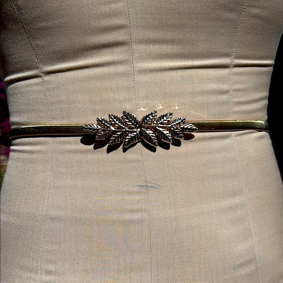 Vintage 1990s stretch gold metal belt - Picture 2 of 7